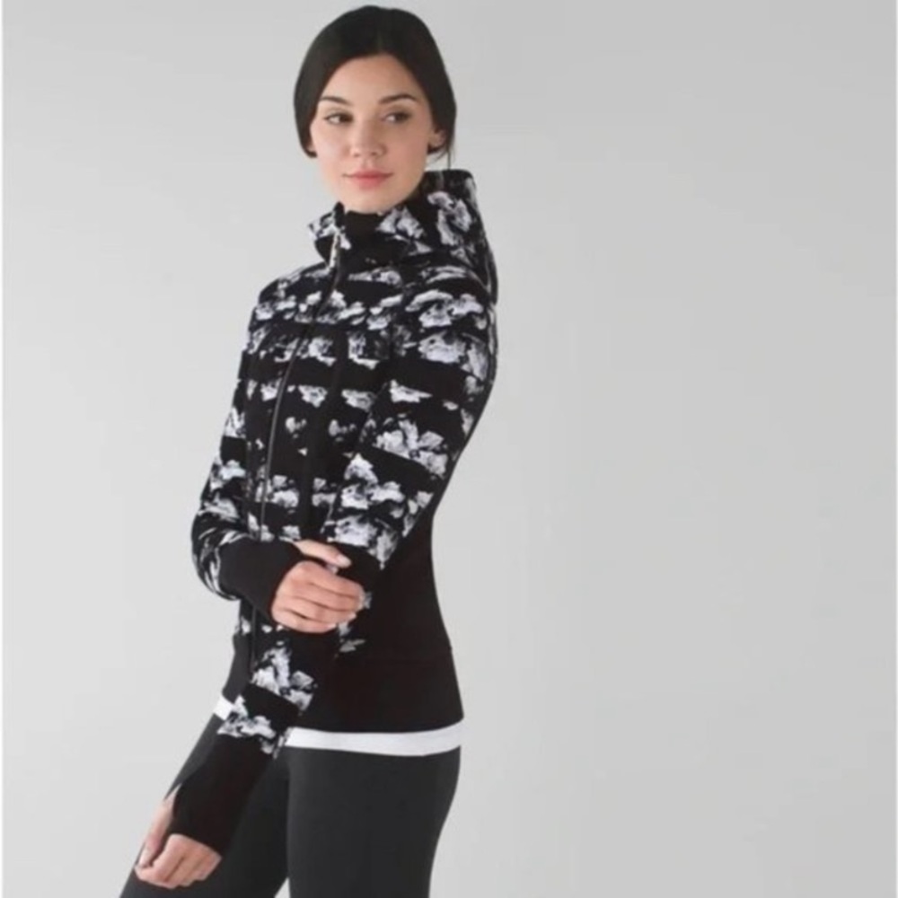 Lululemon Scuba Hoodie ll in Dream Rose Stripe Neutral Blush Black/White Size 4